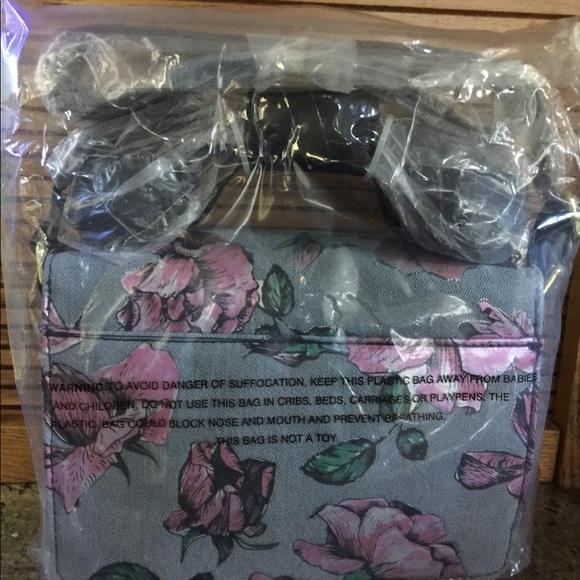 Betsey Johnson Phone Bag GREAT GIFT New in Package - Picture 3 of 5